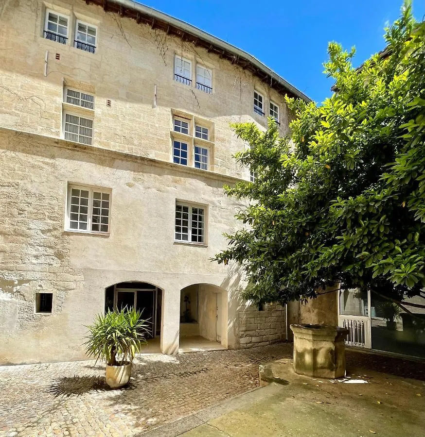 Appartement Aux Pieds Du Palais Des Papes. Avignon Frankreich