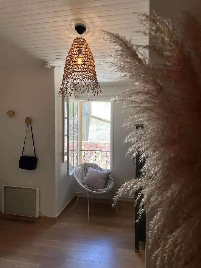 Apartment Appartement Aux Pieds Du Palais Des Papes. Avignon