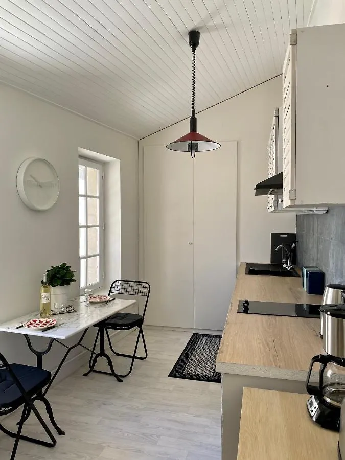 Apartment Appartement Aux Pieds Du Palais Des Papes. Avignon