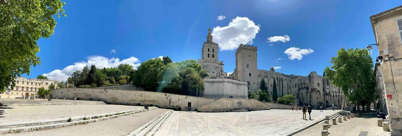 Apartment Appartement Aux Pieds Du Palais Des Papes. Avignon